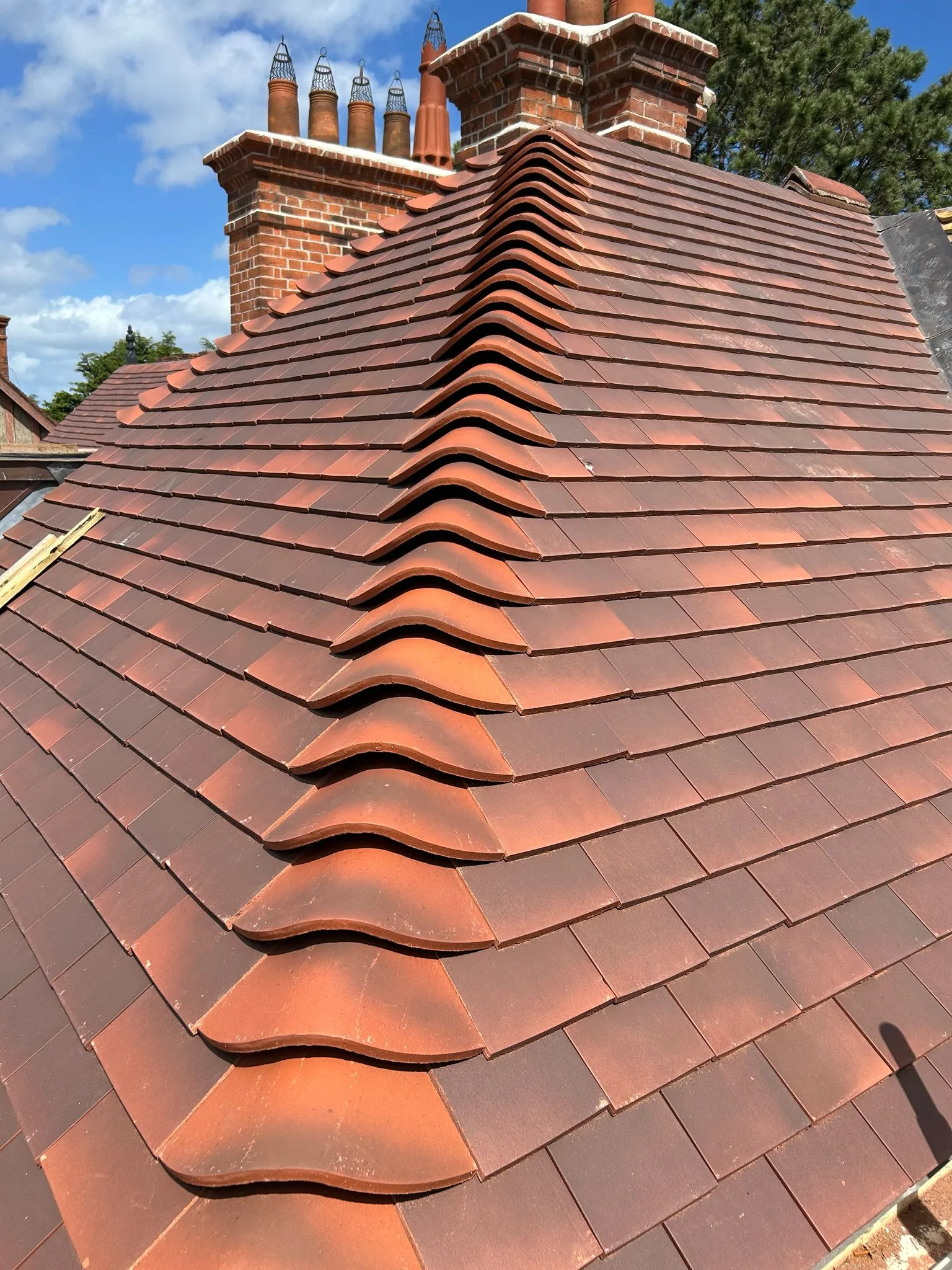 Replacing roof tiles on an old house — photo 3